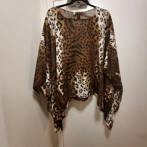 ASHLEY STEWART TOP. - Picture 3 of 5